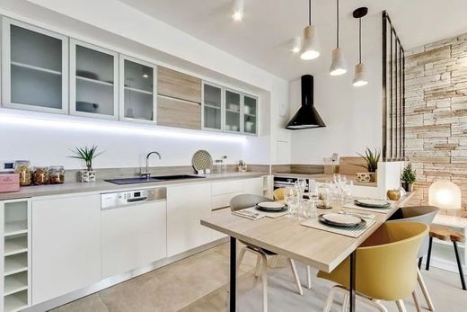 Apartment / Etagenwohnung in L'Haÿ-les-Roses, Val-de-Marne