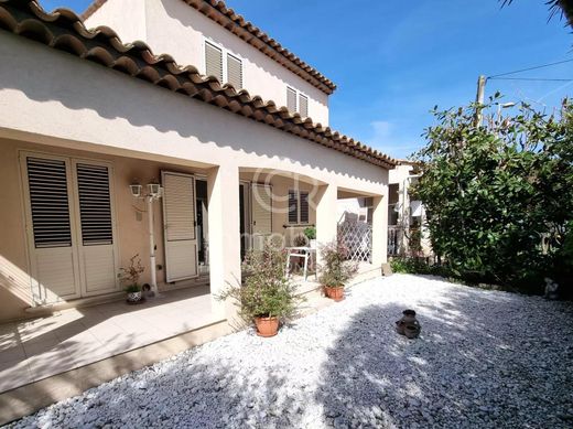Luxe woning in Cannes La Bocca, Alpes-Maritimes