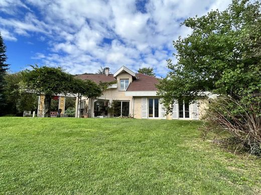 Luxury home in Chantesse, Isère