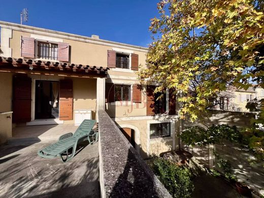 ‏בתי יוקרה ב  Eyragues, Bouches-du-Rhône