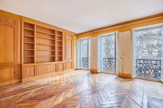 Apartment / Etagenwohnung in Tour Eiffel, Invalides – Ecole Militaire, Saint-Thomas d’Aquin, Paris