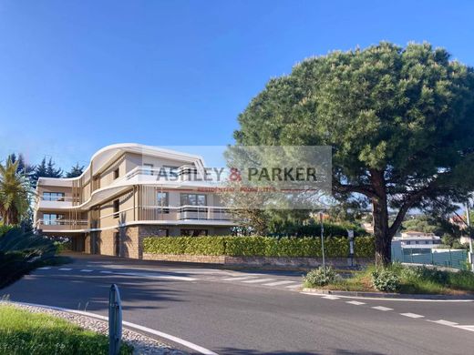 Piso / Apartamento en Villeneuve-Loubet, Alpes Marítimos