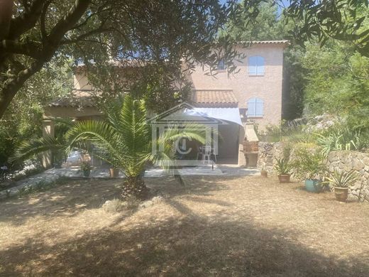 Saint-Paul-en-Forêt, Varの高級住宅