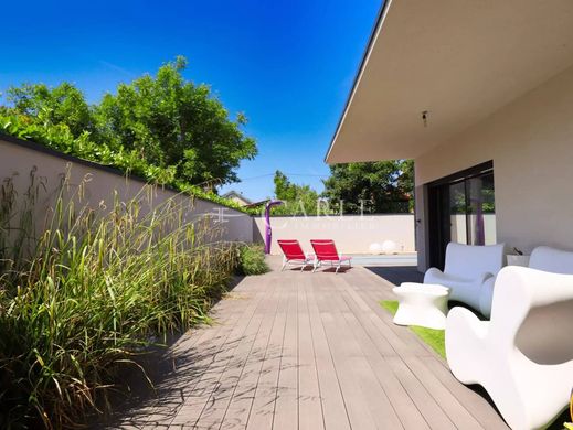 Вилла, Meyzieu, Rhône