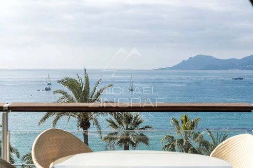 Apartment / Etagenwohnung in Cannes, Alpes-Maritimes