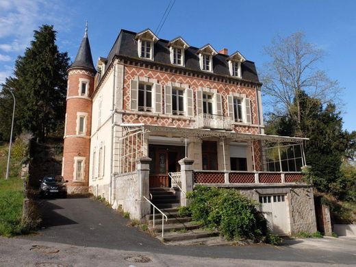 Palast in Évaux-les-Bains, Creuse