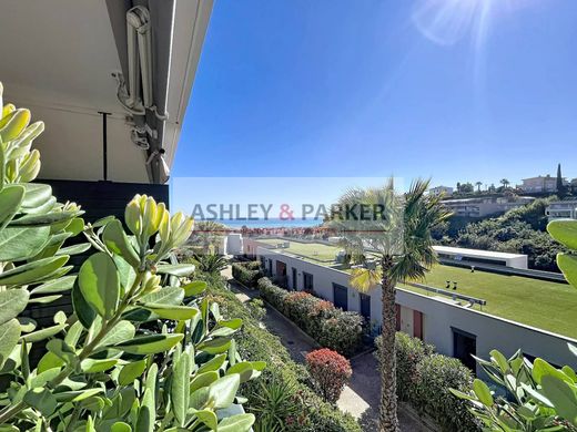 Apartment / Etagenwohnung in Saint-Laurent-du-Var, Alpes-Maritimes