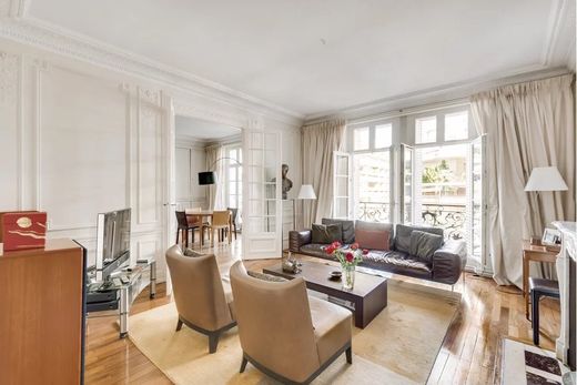 Apartment in Tour Eiffel, Invalides – Ecole Militaire, Saint-Thomas d’Aquin, Paris
