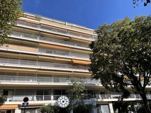 Apartment / Etagenwohnung in Nizza, Alpes-Maritimes