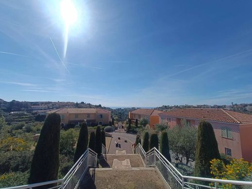Apartment / Etagenwohnung in Nizza, Alpes-Maritimes