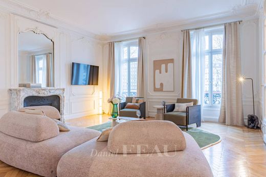 Apartment in Neuilly-sur-Seine, Hauts-de-Seine