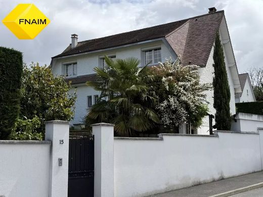 Maison de luxe à La Norville, Essonne