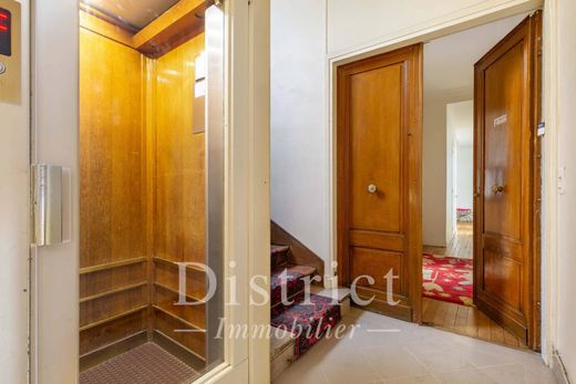 Apartment in Tour Eiffel, Invalides – Ecole Militaire, Saint-Thomas d’Aquin, Paris