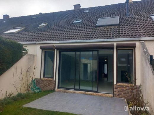 Luxury home in Montigny-le-Bretonneux, Yvelines