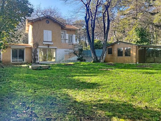 Luxus-Haus in Roquefort-les-Pins, Alpes-Maritimes