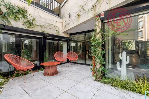 Apartment in Buttes-Chaumont, Villette, Bas Belleville, Paris