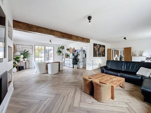 منزل ﻓﻲ Élancourt, Yvelines