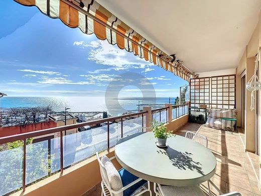 Menton, Alpes-Maritimesのアパートメント