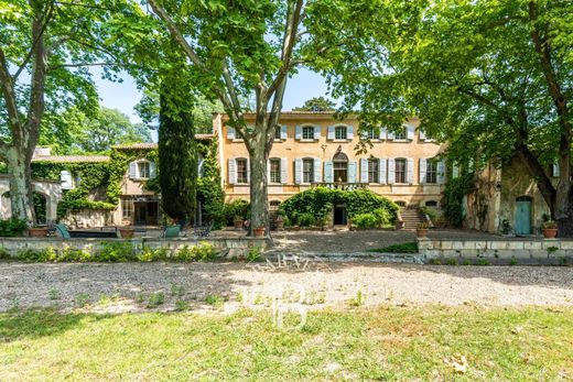 Boulbon, Bouches-du-Rhôneの高級住宅