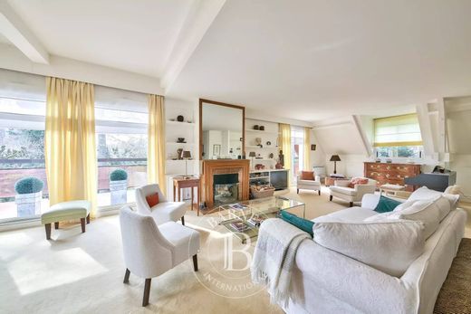 Apartment / Etagenwohnung in Jouy-en-Josas, Yvelines