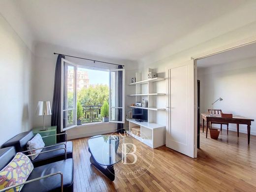 Apartment in Tour Eiffel, Invalides – Ecole Militaire, Saint-Thomas d’Aquin, Paris