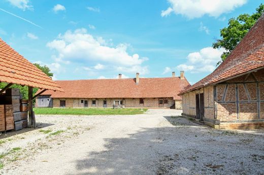 Maison de luxe à Saint-Germain-du-Bois, Saône-et-Loire