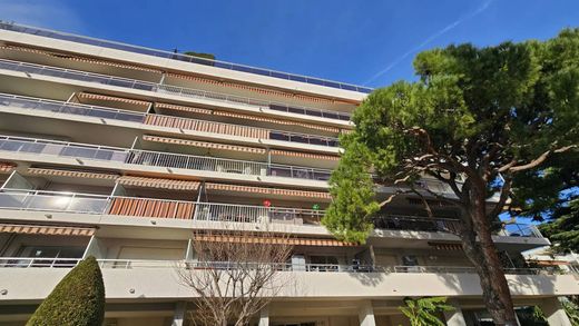 Apartment in Saint-Laurent-du-Var, Alpes-Maritimes