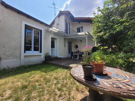 Maison de luxe à Nanterre, Hauts-de-Seine