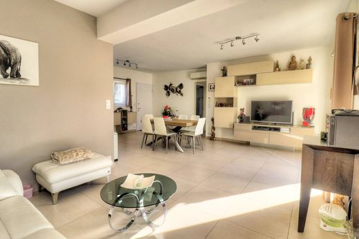 Antibes, Alpes-Maritimesの高級住宅