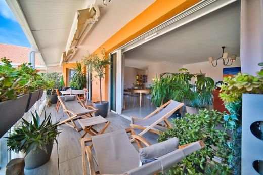 Apartment / Etagenwohnung in Nizza, Alpes-Maritimes