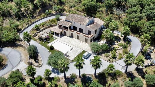 빌라 / Le Plan-de-la-Tour, Var