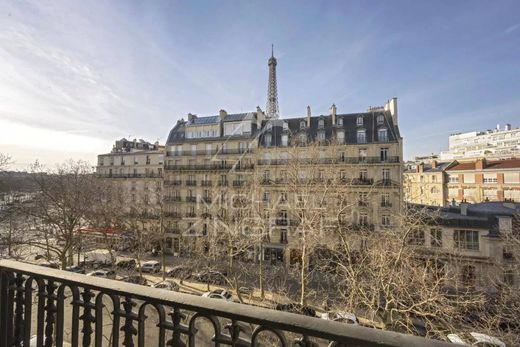 Apartment in Tour Eiffel, Invalides – Ecole Militaire, Saint-Thomas d’Aquin, Paris