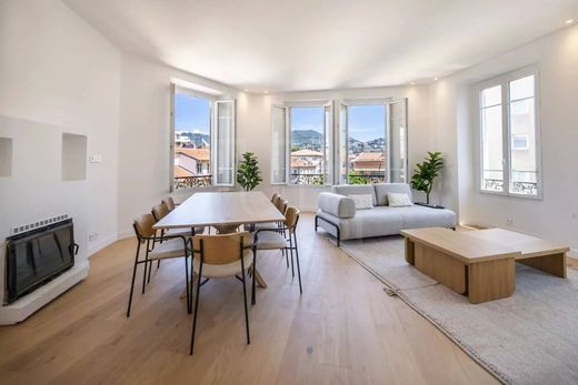 Antibes, Alpes-Maritimesのアパートメント