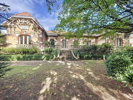 Вилла, Castres, Tarn