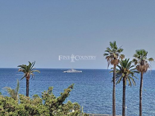 Apartment / Etagenwohnung in Cannes, Alpes-Maritimes