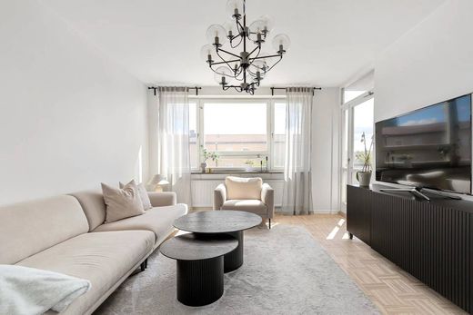 Apartment / Etagenwohnung in Arcueil, Val-de-Marne