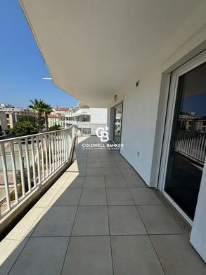 Apartment / Etagenwohnung in Cannes, Alpes-Maritimes