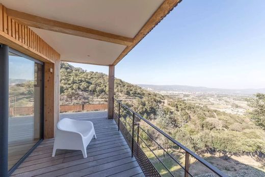 Ille-sur-Têt, Pyrénées-Orientalesのカントリー風またはファームハウス