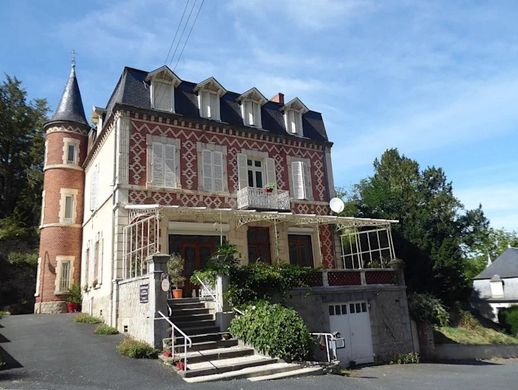 Budynek w Évaux-les-Bains, Creuse