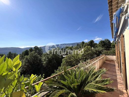 Luxus-Haus in Berre-les-Alpes, Alpes-Maritimes