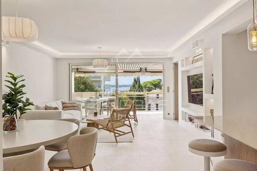 Apartment / Etagenwohnung in Cannes, Alpes-Maritimes