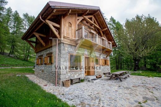 شاليه ﻓﻲ Châteauneuf-d'Entraunes, Alpes-Maritimes