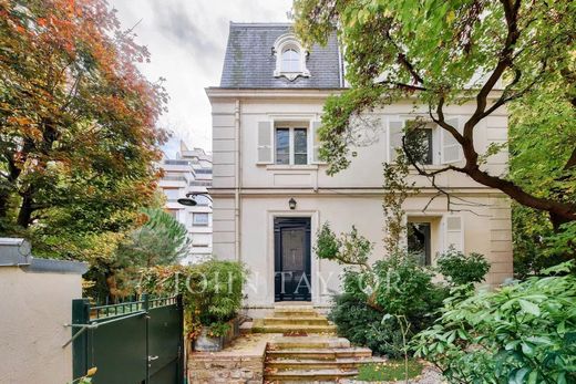 Apartment in La Muette, Auteuil, Porte Dauphine, Paris