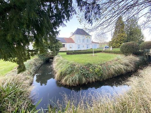 Rustico o Casale a Neuville-de-Poitou, Vienne