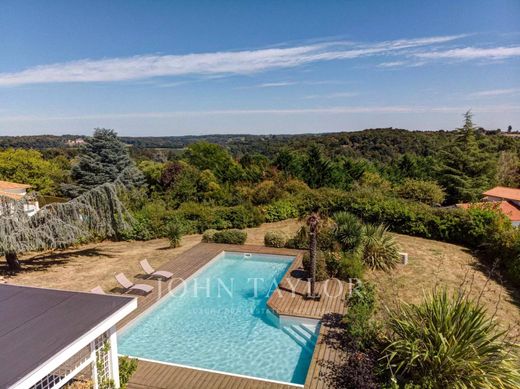 Luxury home in Latresne, Gironde