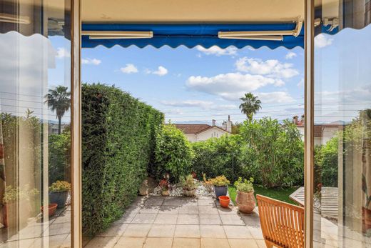 Apartment / Etagenwohnung in Cannes, Alpes-Maritimes