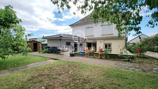 Luxe woning in Bertrange, Moselle