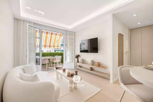 Apartment / Etagenwohnung in Nizza, Alpes-Maritimes