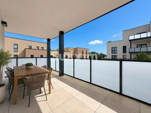 Apartment / Etagenwohnung in Ferney-Voltaire, Ain