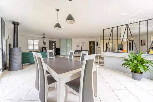 Luxury home in Saint-André-de-Cubzac, Gironde